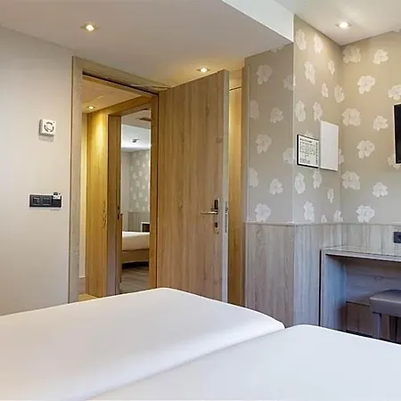 Civera Hotel
